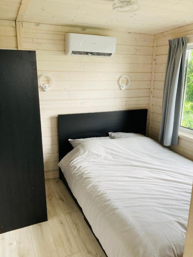 Вилла Tiny House Aan Het Water Op De Appelhof Wommels Экстерьер фото